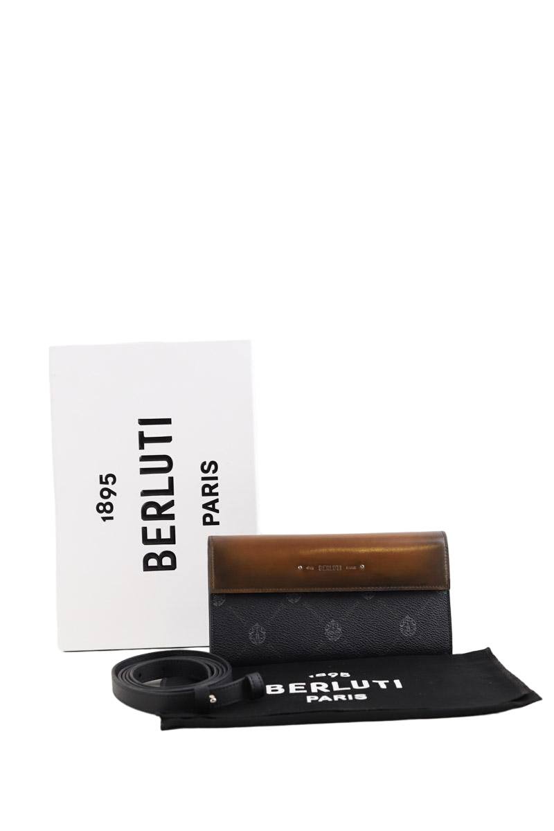 Pochette à Main Berluti En Cuir - Couleur Marine - Très Bon État Occasion