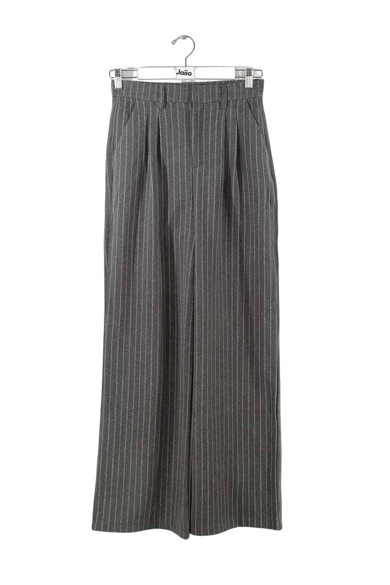 Droit Karl Marc John Gris