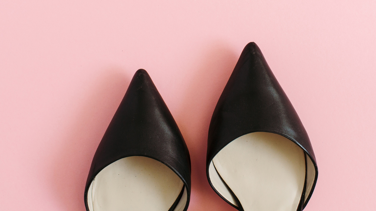 Chaussures : à talons ou plates ? Le match