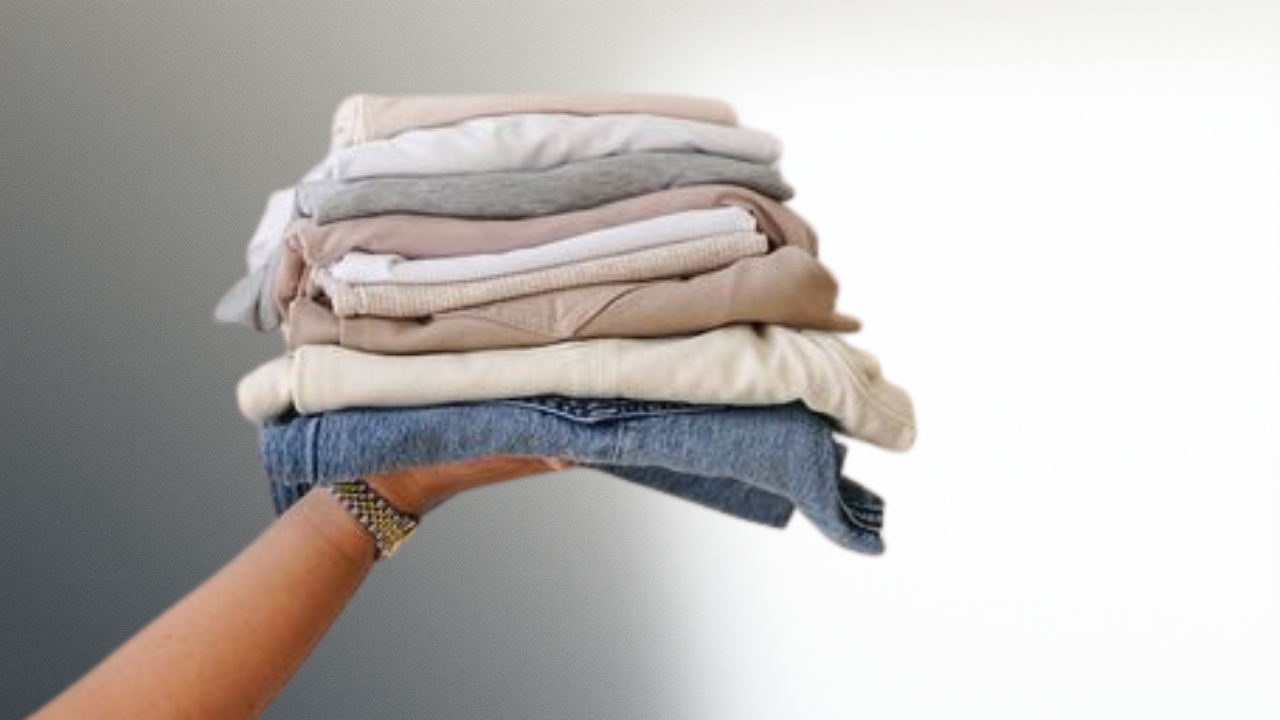Comment entretenir vos vêtements pour les faire durer (vraiment) : denim, soie, laine, lin et cachemire