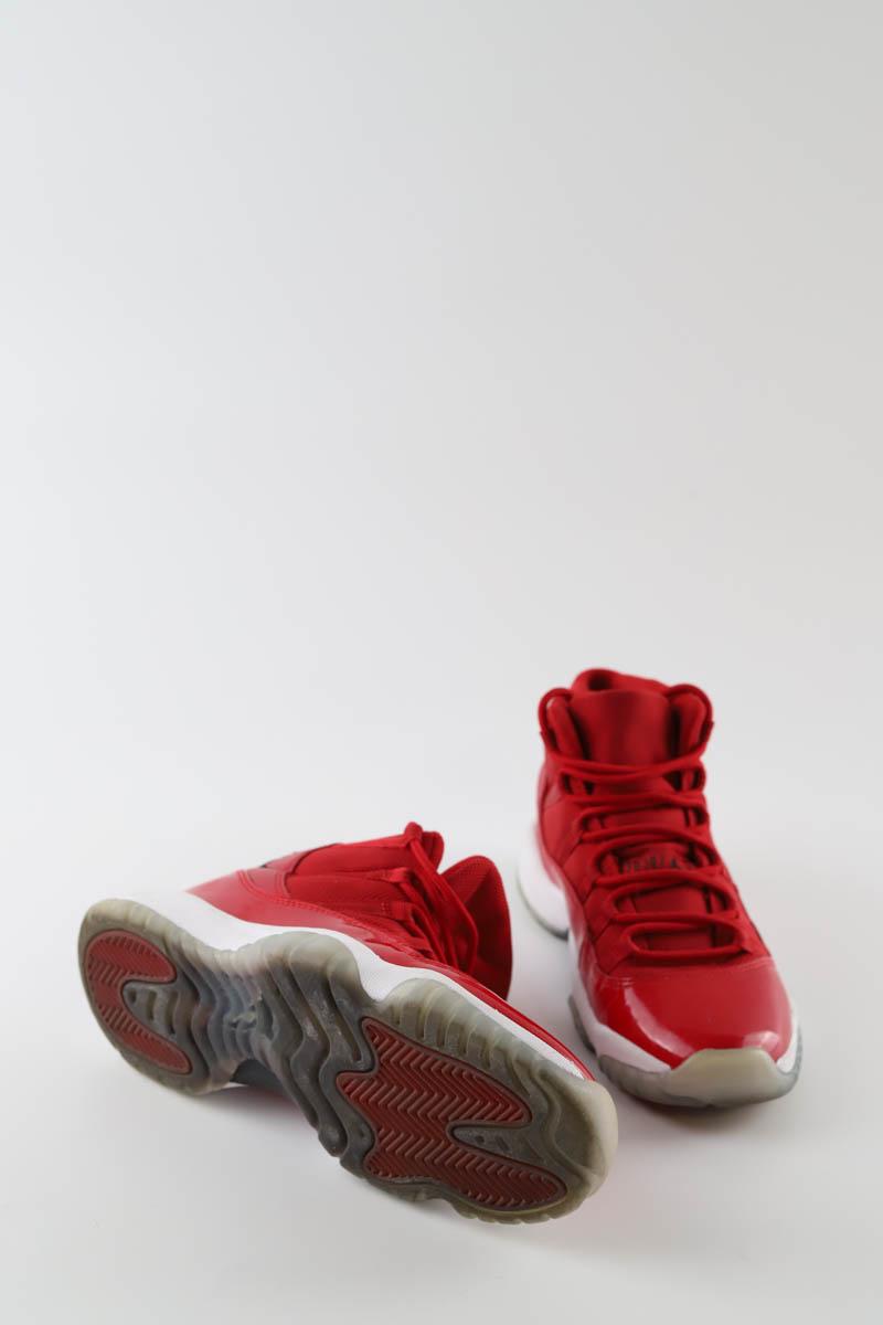 Baskets Nike Air Jordan 11 Rouge