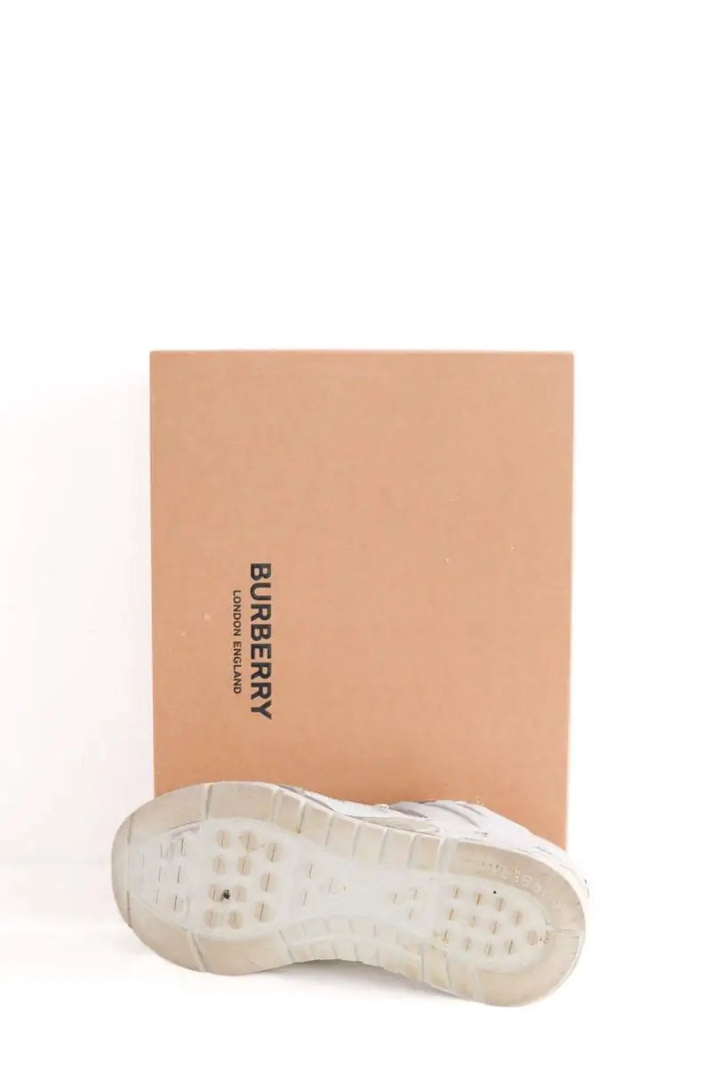 Baskets basses Burberry Blanc en Tissu