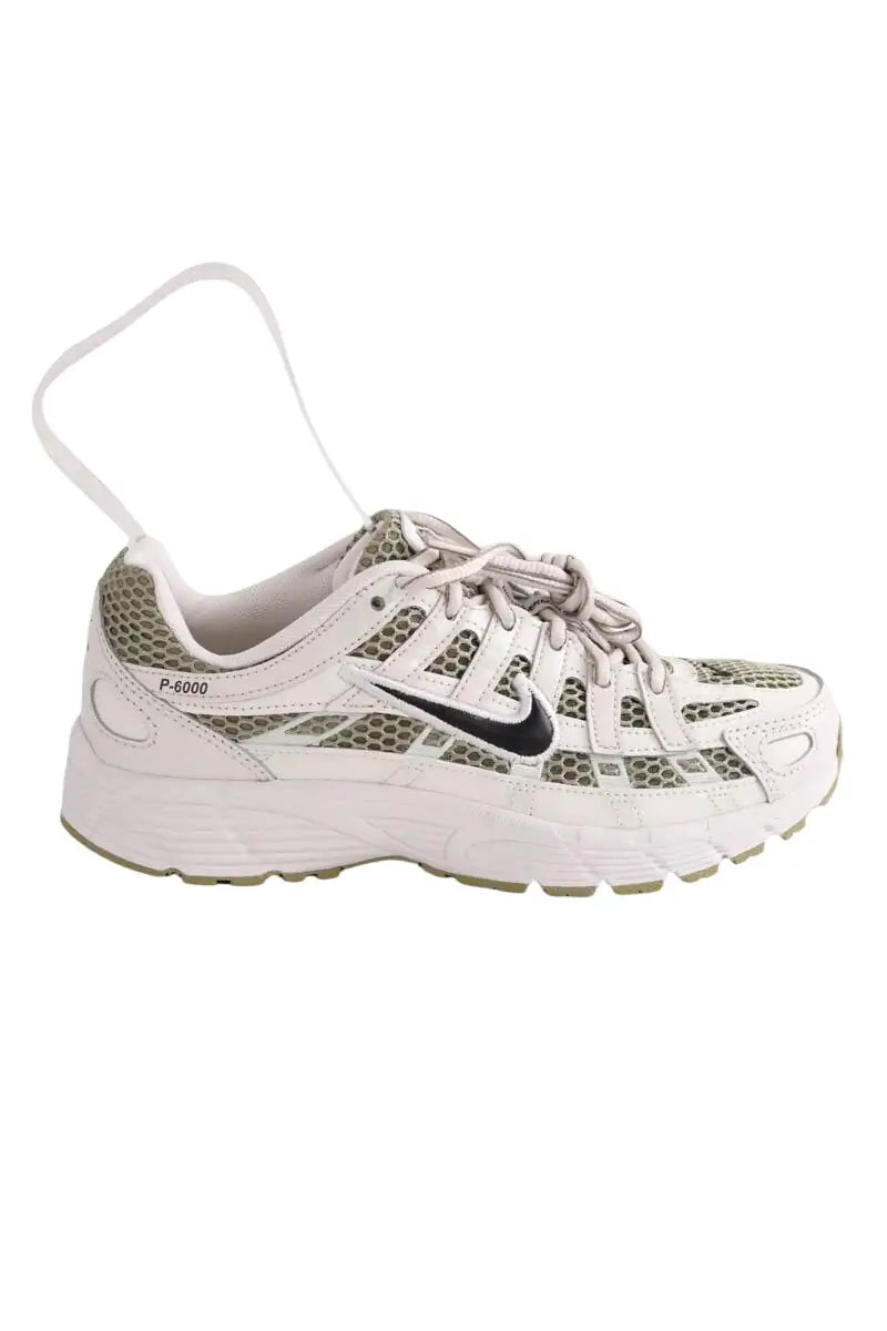 Baskets Nike P-6000 Blanc en Tissu, taille 36 - Seconde Main