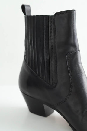 Boots Bash  Noir
