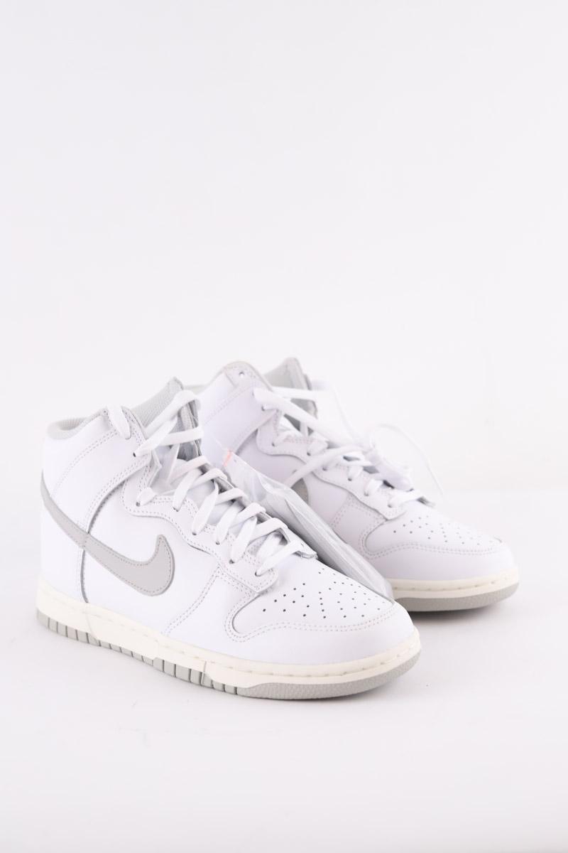 Baskets Nike  Blanc