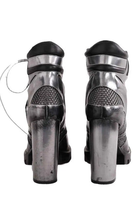 Boots à lacets Louis Vuitton Argent en Cuir