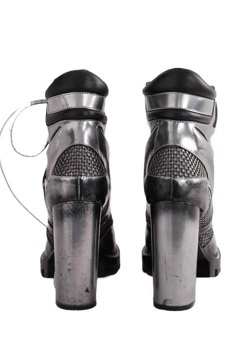 Boots à lacets Louis Vuitton Argent en Cuir
