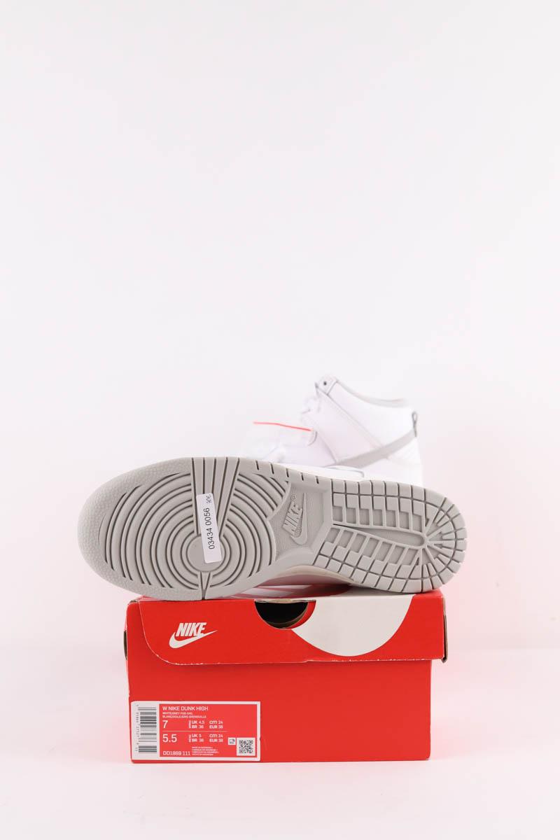 Baskets Nike  Blanc