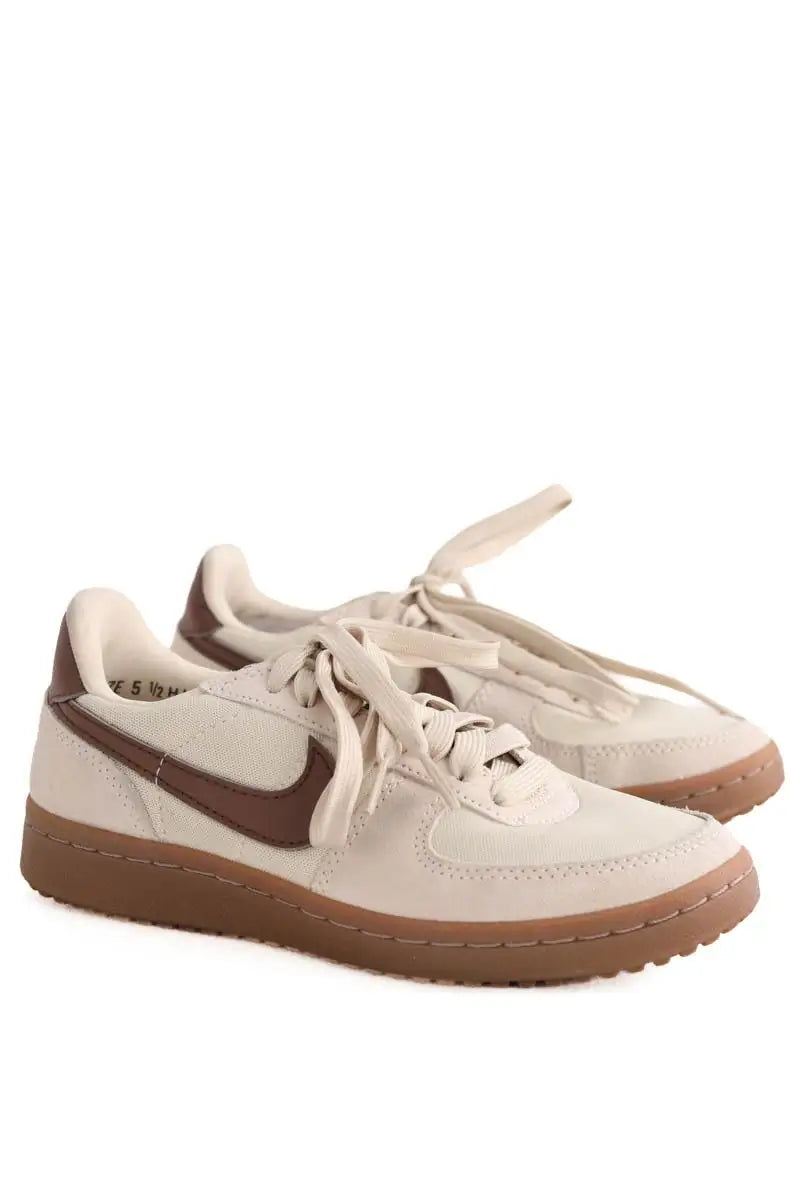 Baskets Nike Beige en Tissu