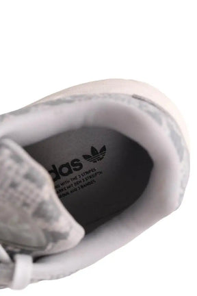 Baskets Adidas Falcon Gris en Tissu