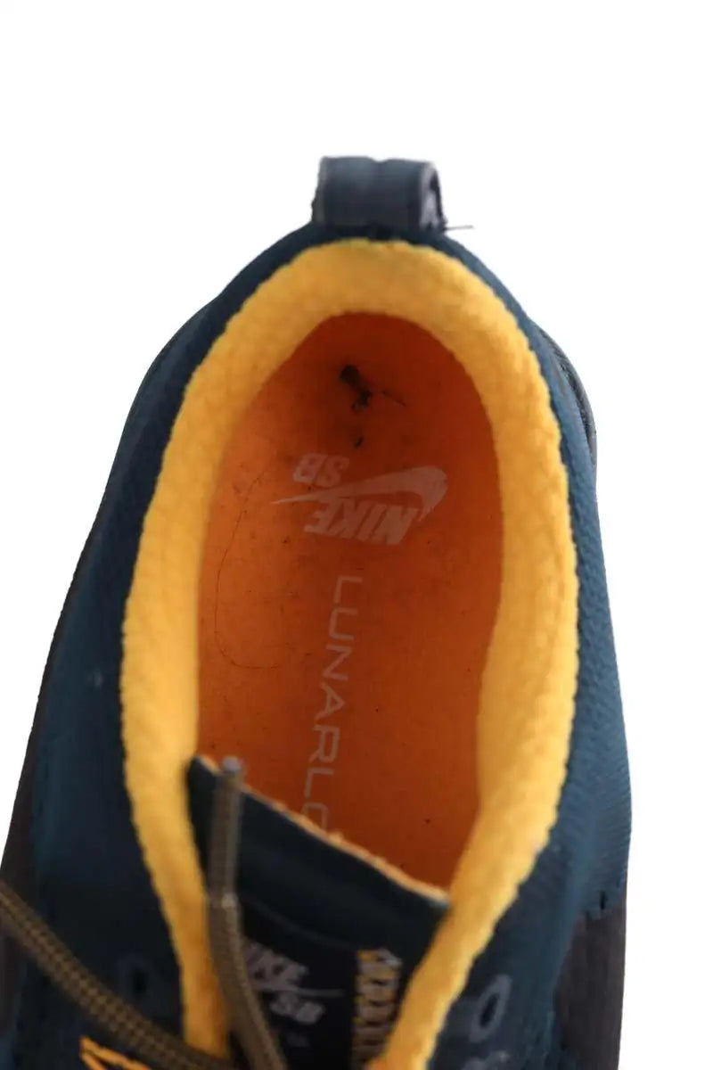 Baskets basses Nike Vert en Tissu