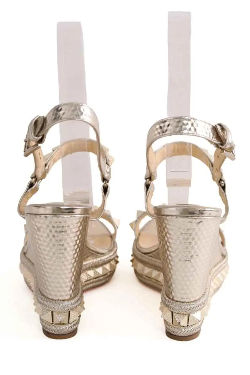 Talons Christian Louboutin Doré en Cuir