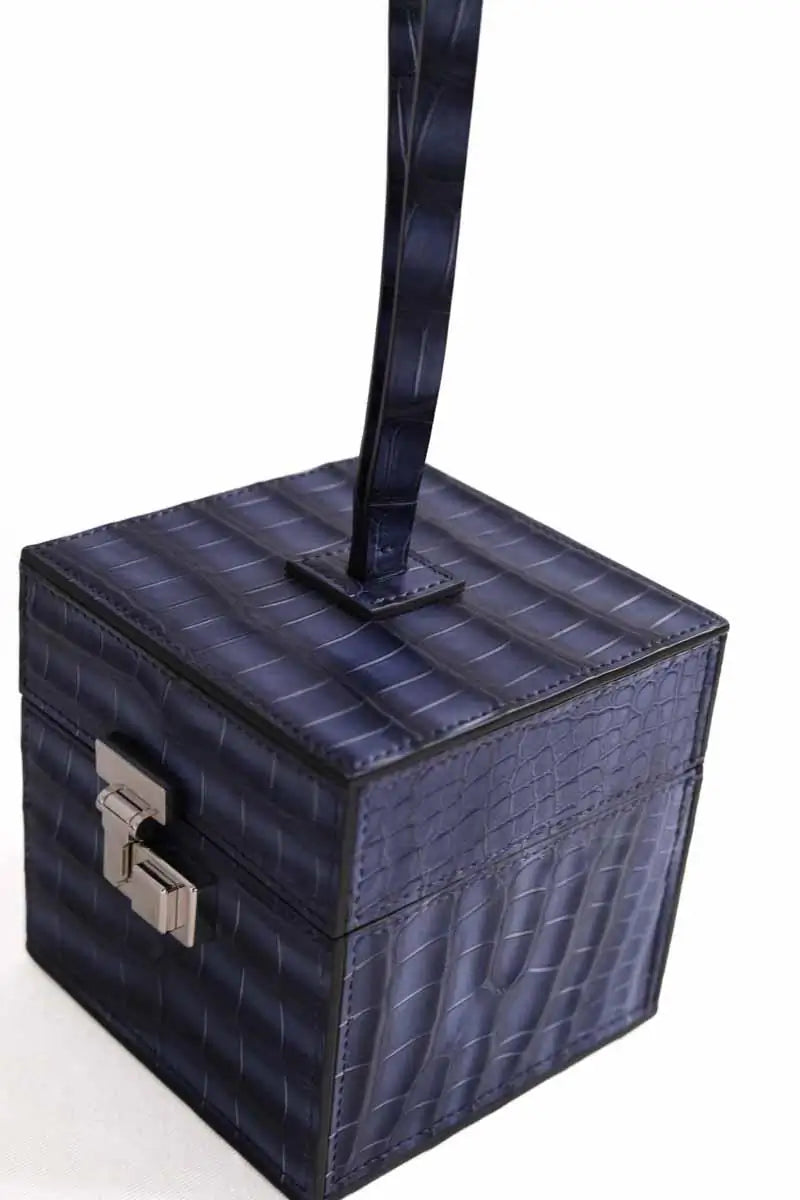 Mini vanity en cuir d'aligator Moynat Bleu en Cuirs exotiques