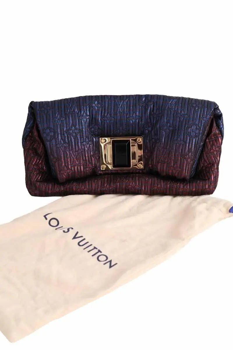 Pochette en soie Louis Vuitton Altair en jacquard matelassé monogram de louis vuitton Bleu en Tissu