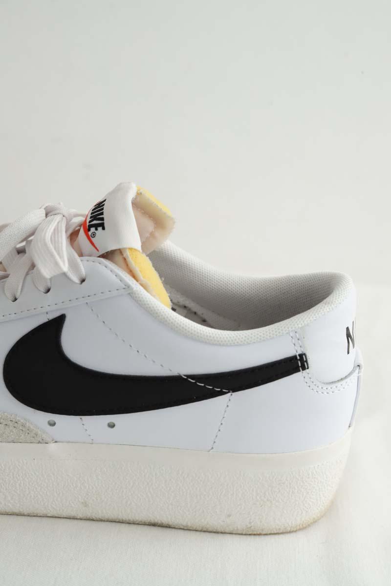 Baskets Nike  Blanc