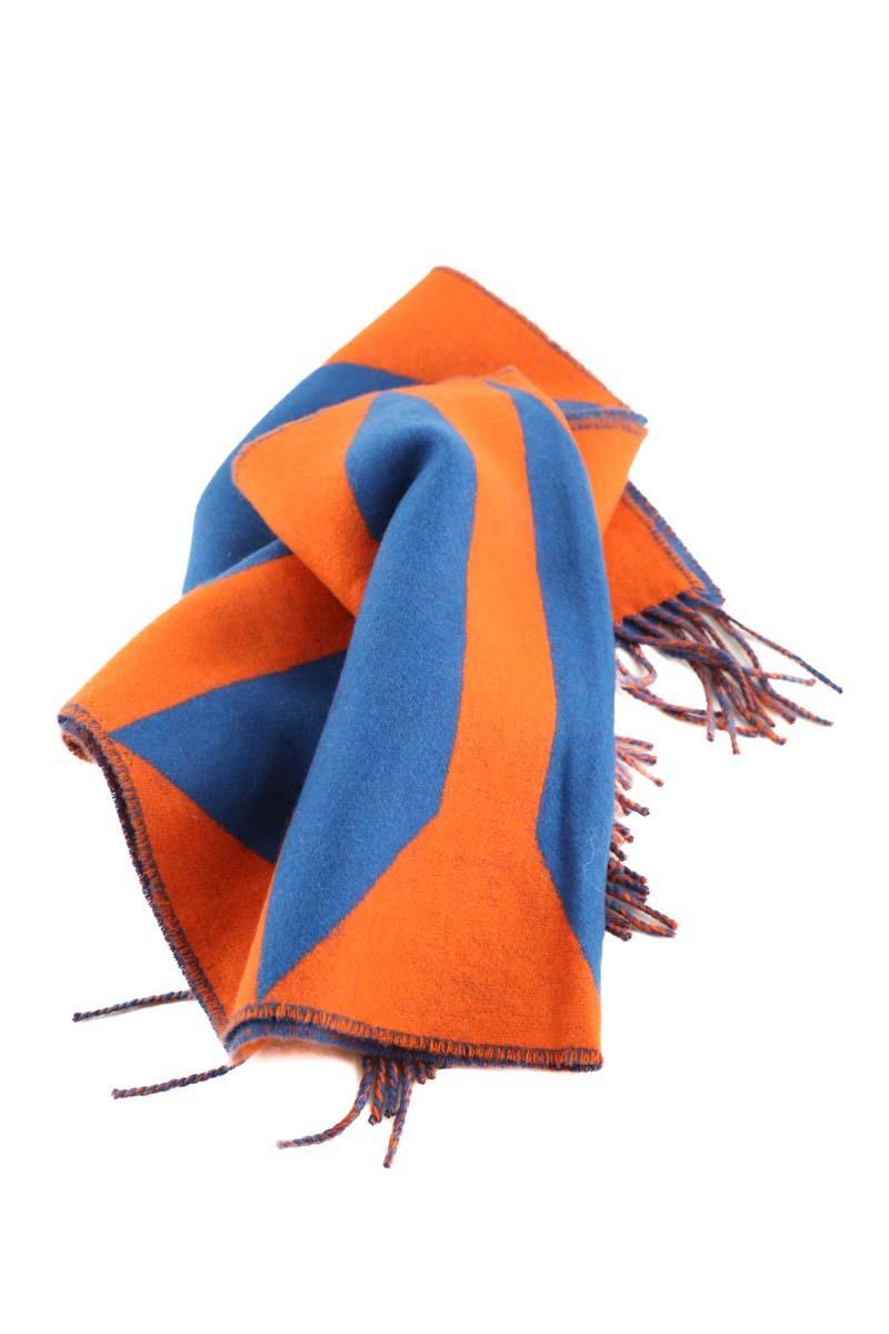 Écharpe Hermès En Soie, Occasion En Très Bon état - Couleur Bleue, Style Châle