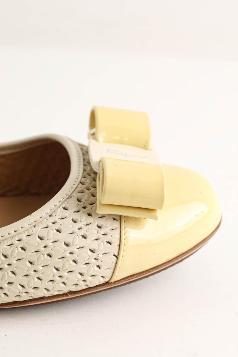 Ballerines Salvatore Ferragamo Vara Ecru