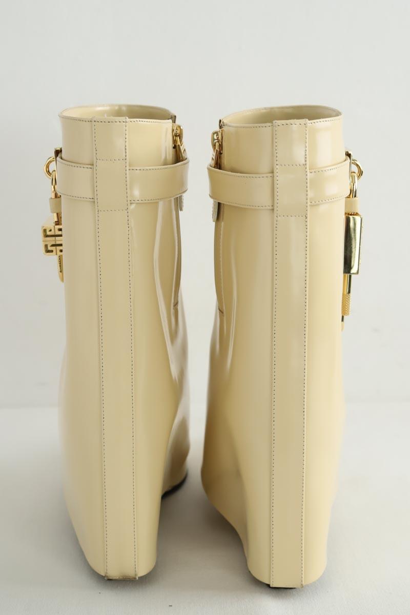 Boots à boucles Givenchy Shark Beige