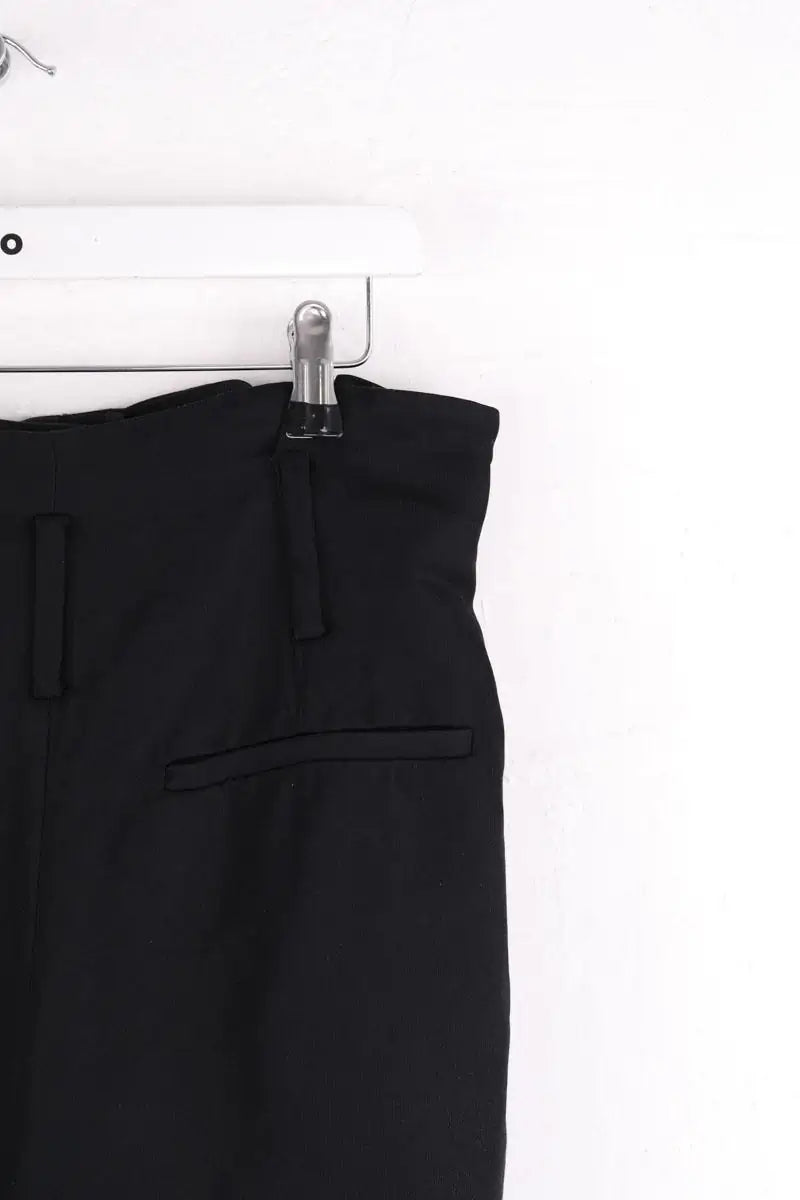 Short Iro Noir en Synthétique