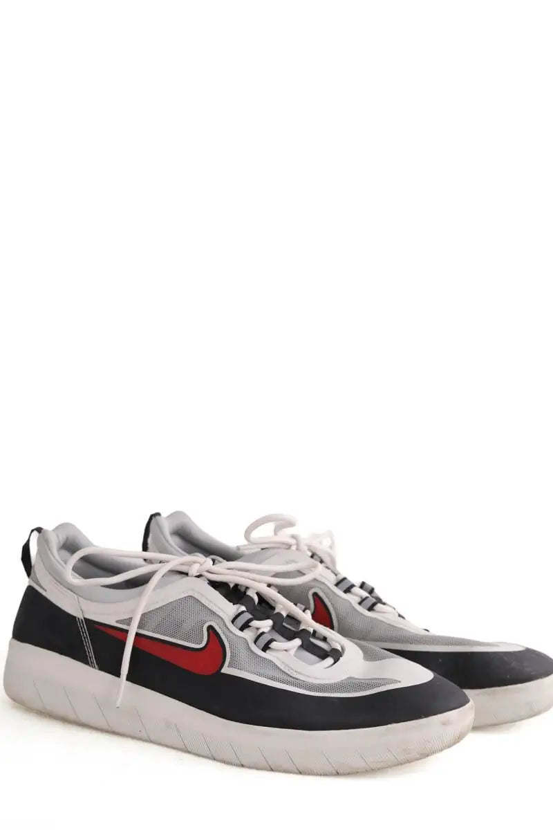Baskets basses Nike Gris en Tissu