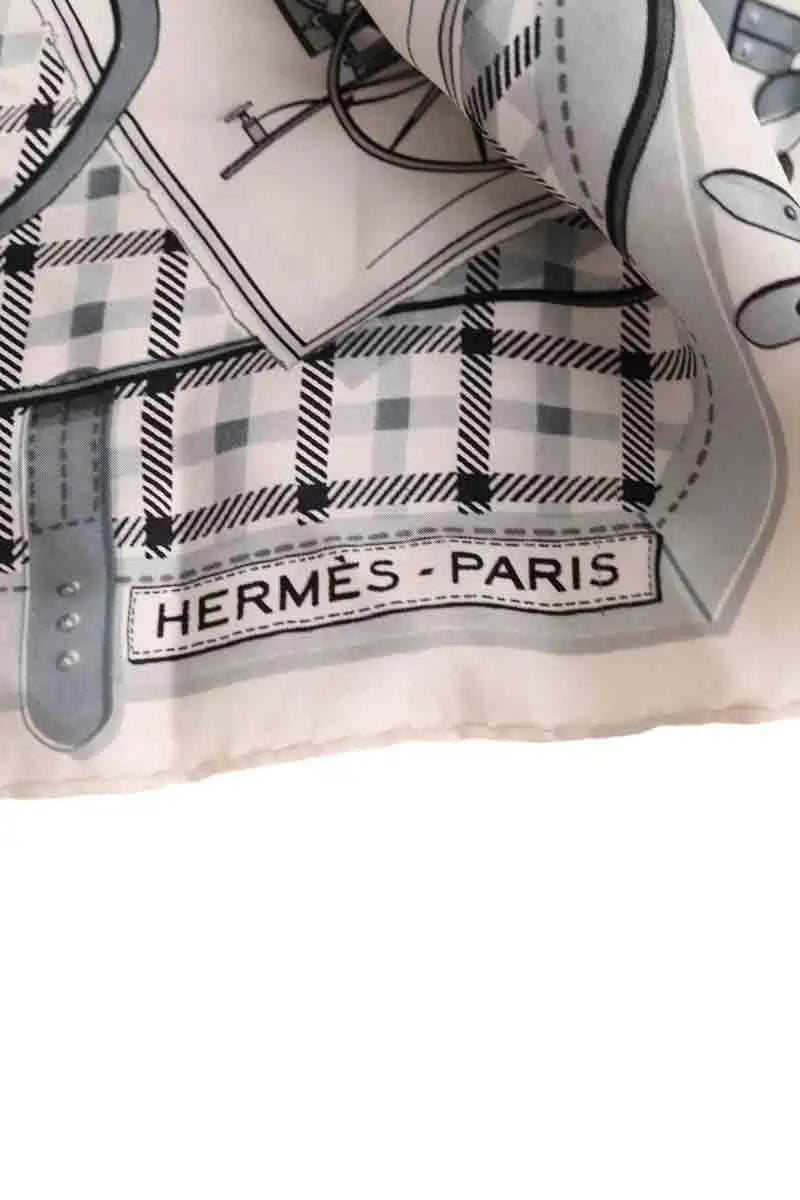Carré Hermès Les voitures nouvelles Beige en Soie