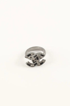 Bague logo CC pierres et strass Chanel Gris en Métal
