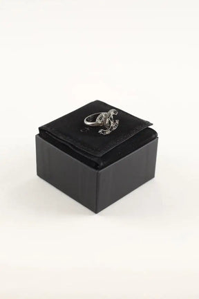 Bague logo CC pierres et strass Chanel Gris en Métal