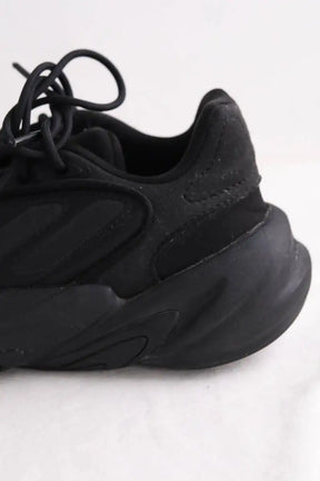 Baskets Adidas Noir en Tissu
