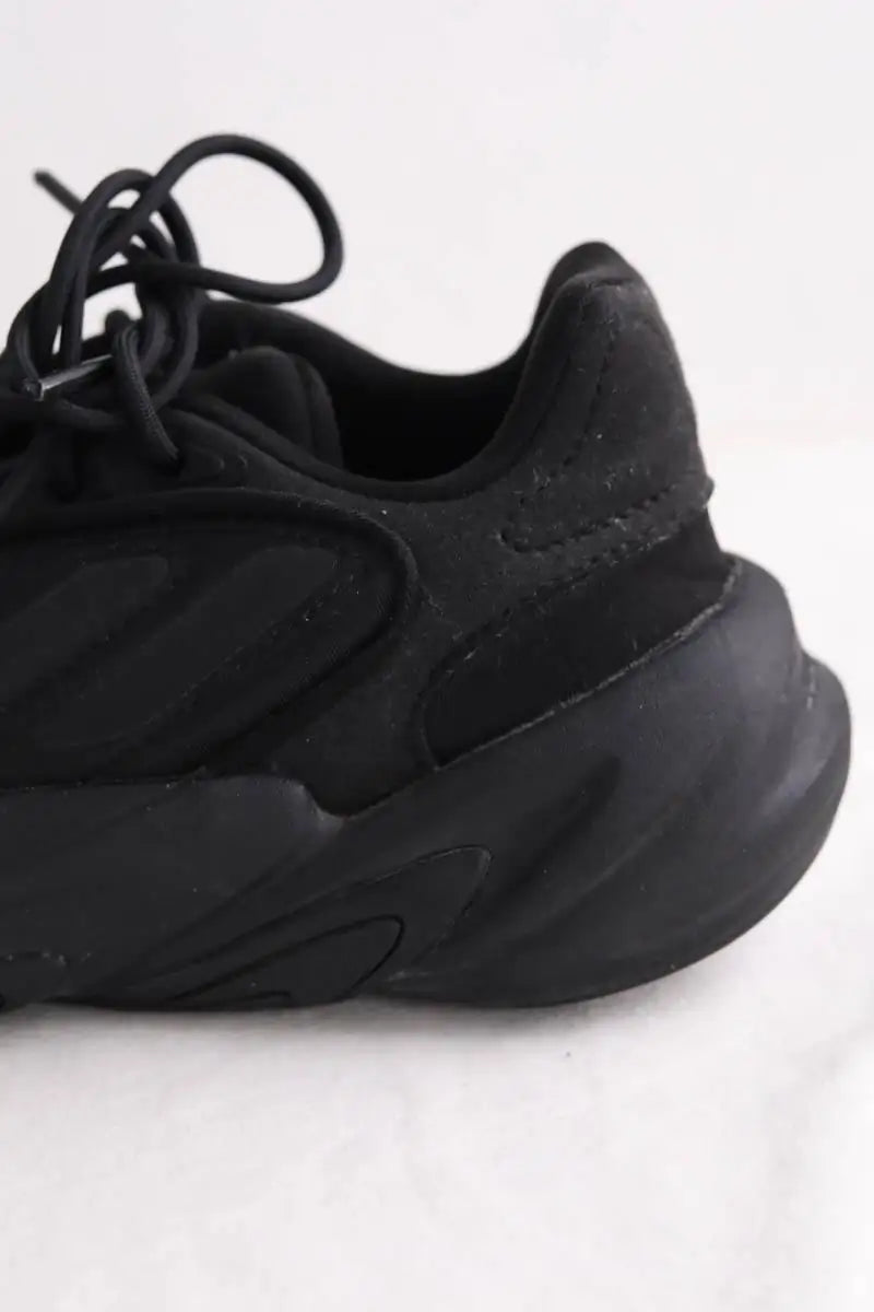 Baskets Adidas Noir en Tissu