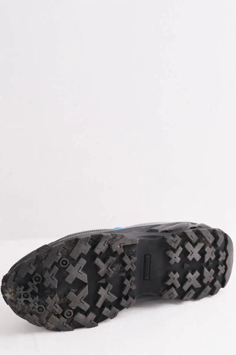 Baskets Burberry Gris en Tissu