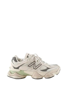 Baskets New Balance Gris en Cuir, taille 38 - Seconde Main