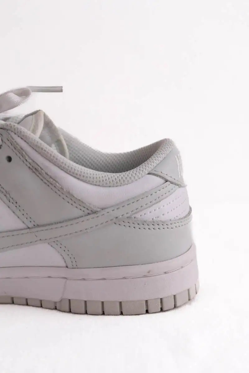 Baskets Nike Gris en Cuir