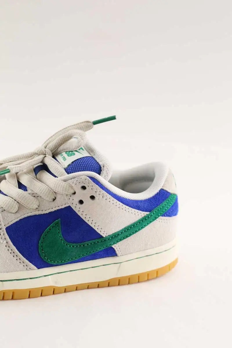 Baskets Nike Gris en Daim