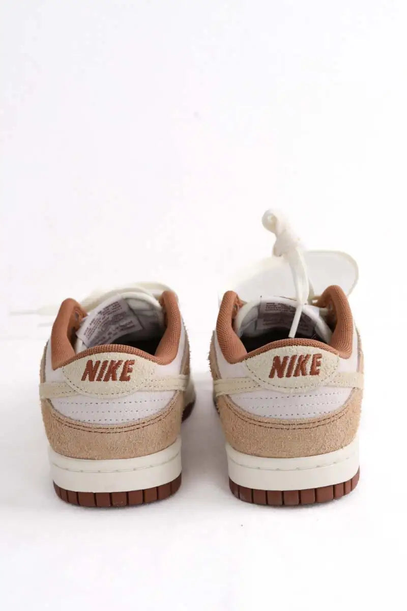 Baskets Nike SB Dunk Low Beige en Daim