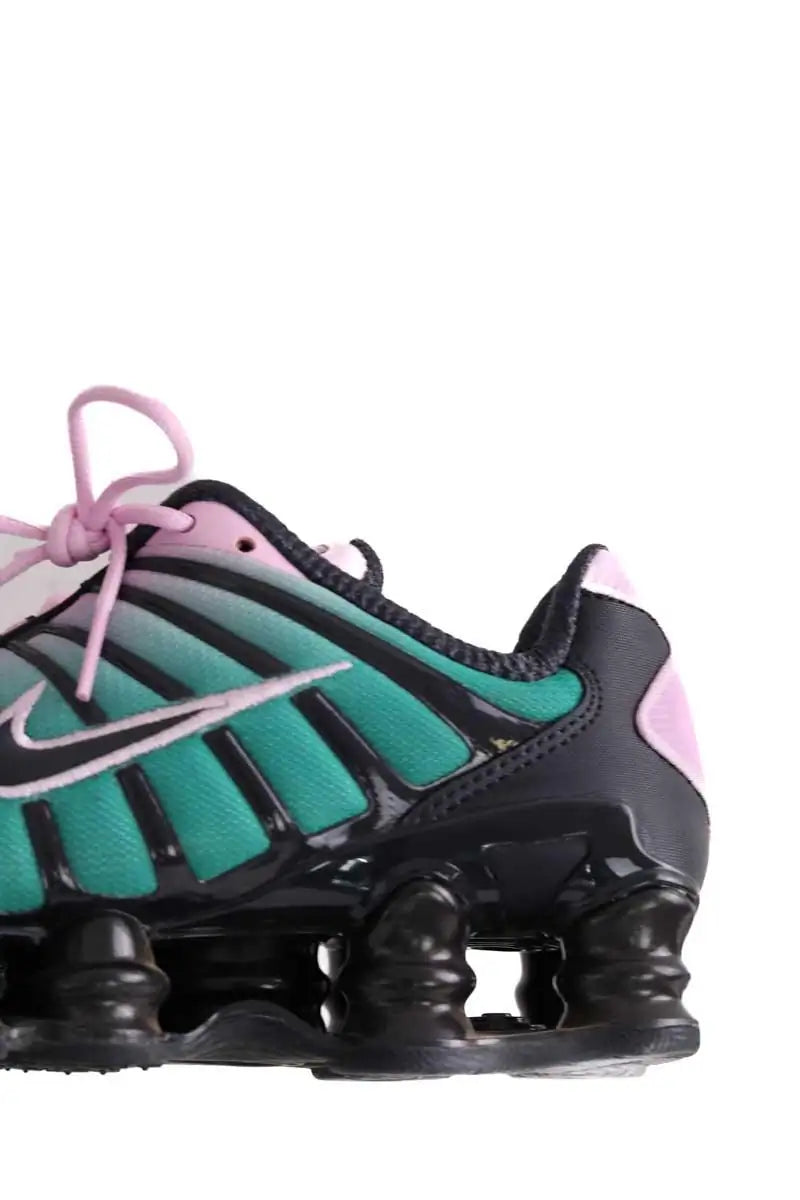 Baskets Nike SHOX Vert en Tissu