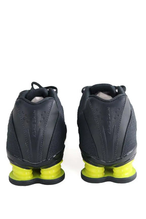 Baskets Nike SHOX Vert en Tissu
