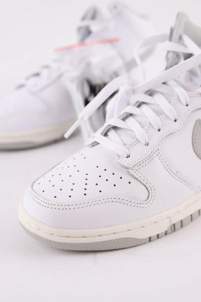 Baskets Nike  Blanc