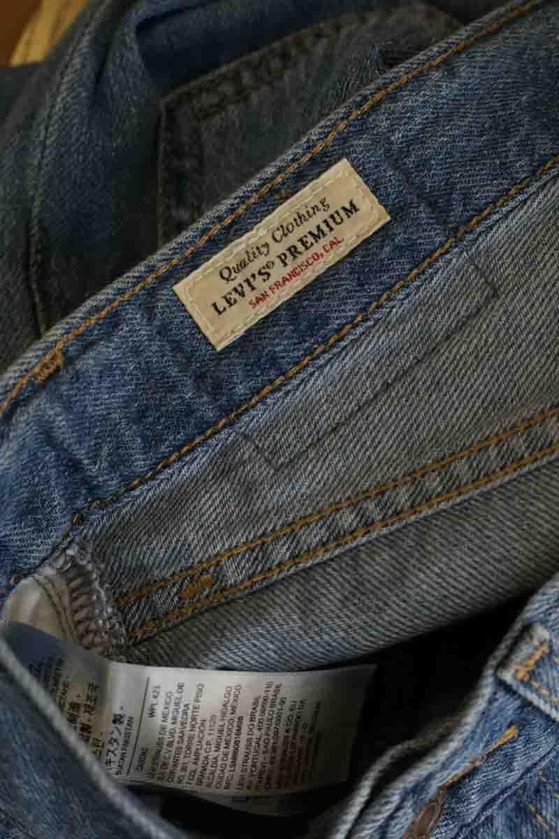 Large Levi's  Bleu