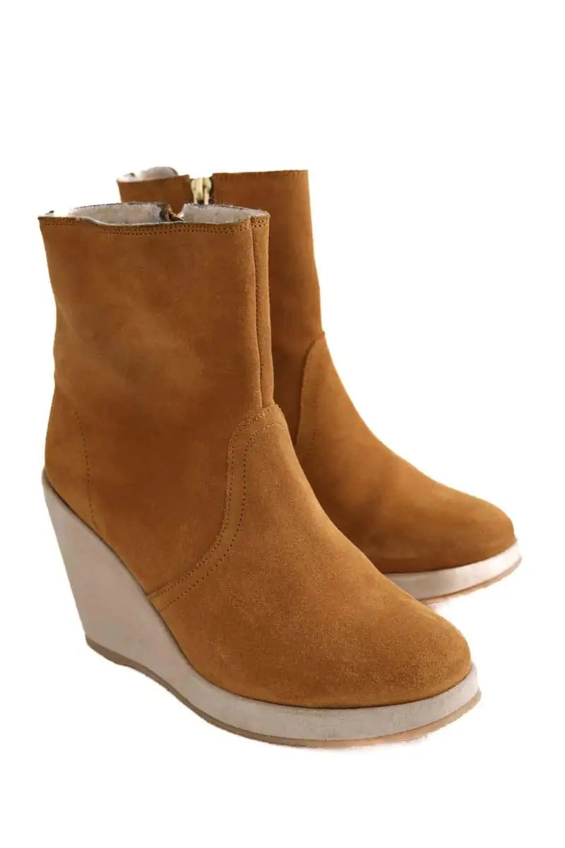 Boots fourées APC Camel en Daim