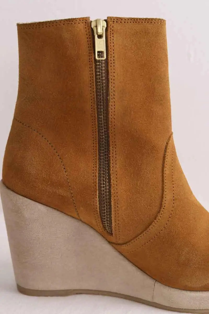 Boots fourées APC Camel en Daim