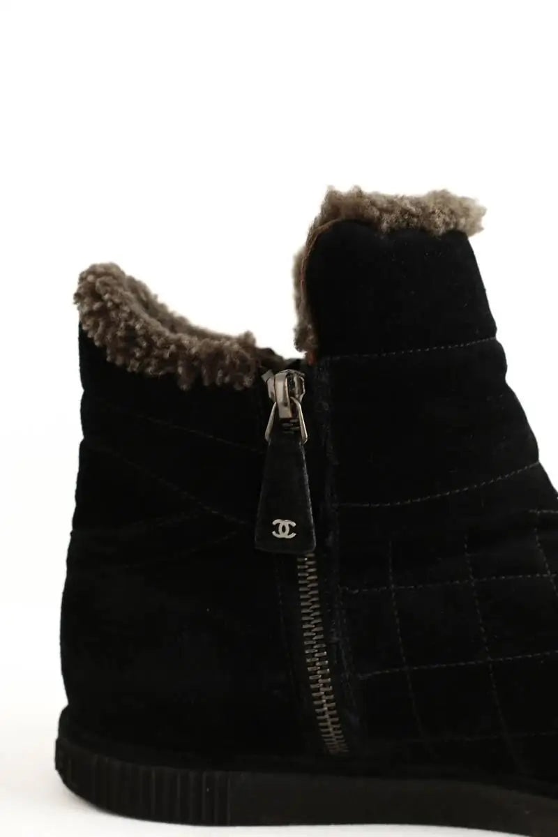 Boots fourées Chanel Noir en Daim