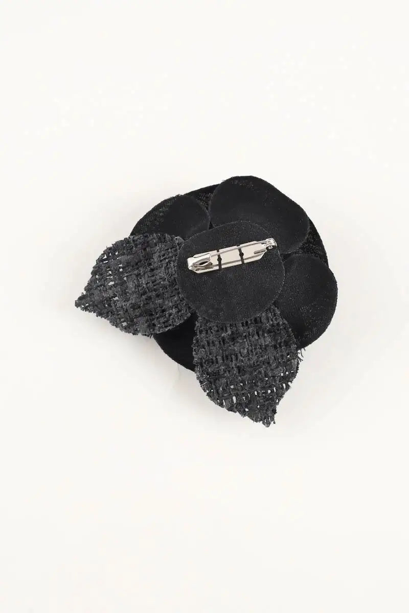 Broche  Chanel Camélia en tweed Noir en Tissu