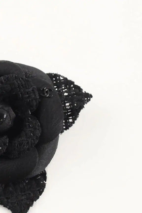 Broche  Chanel Camélia en tweed Noir en Tissu
