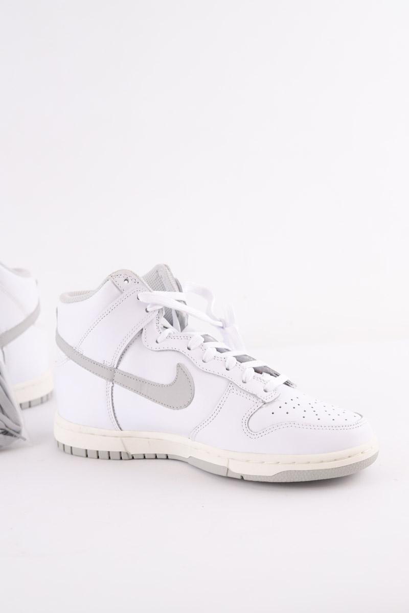 Baskets Nike  Blanc