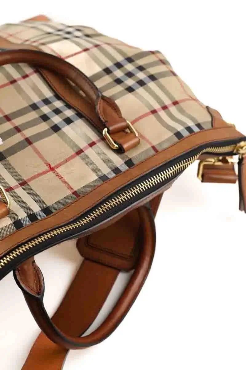 Cabas zippé check Burberry Beige en Cuir