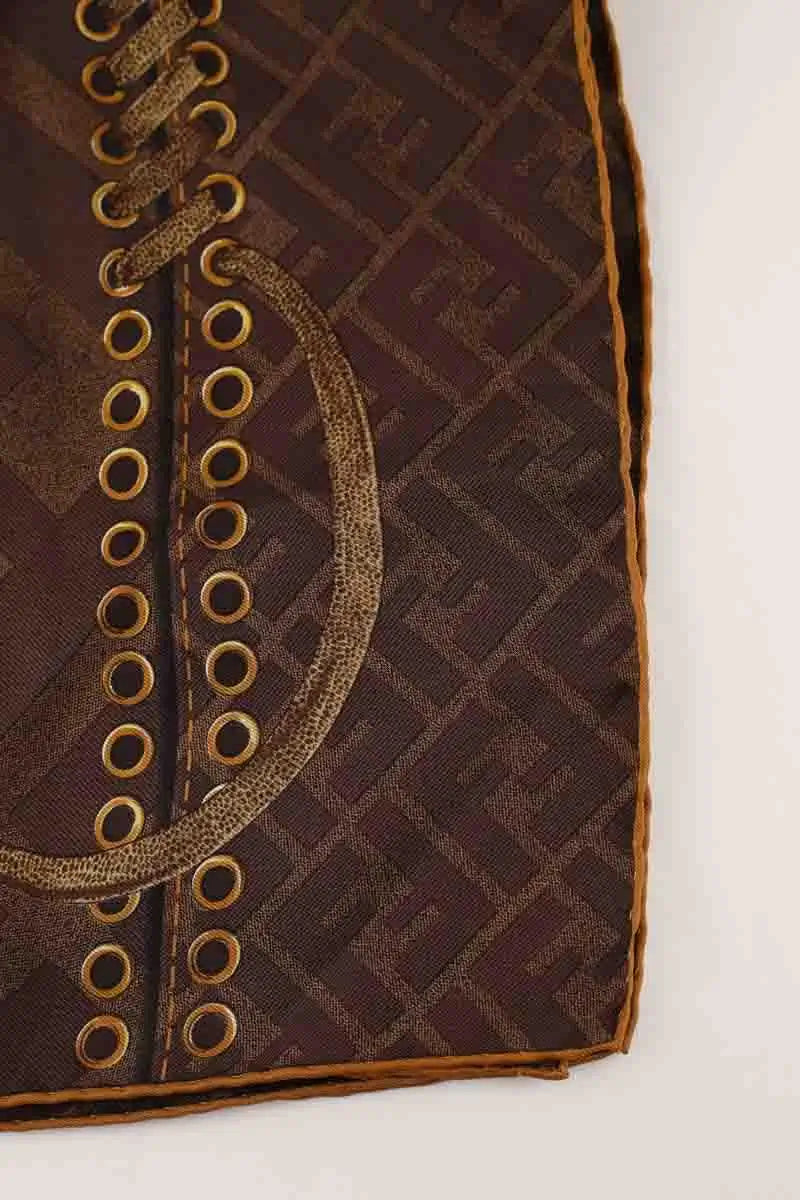 Carré Fendi Marron en Soie