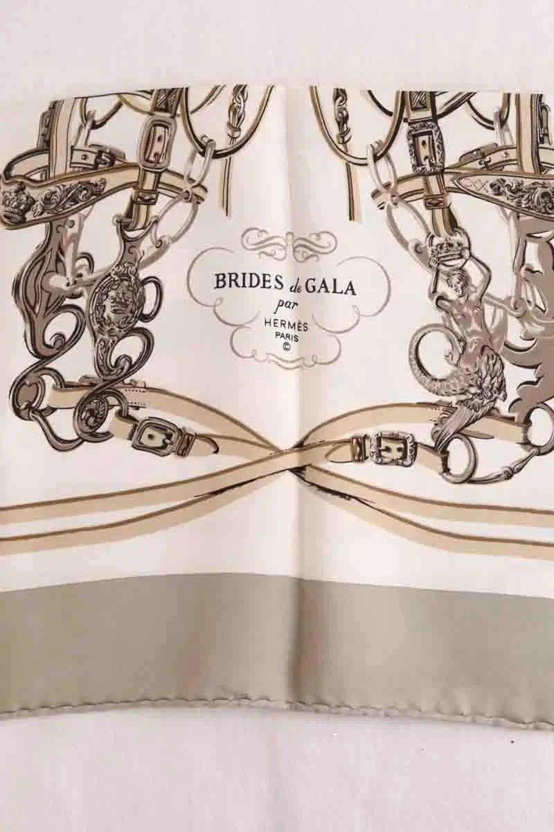 Carré Hermès Brides of gala Gris en Soie