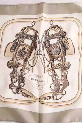 Carré Hermès Brides of gala Gris en Soie