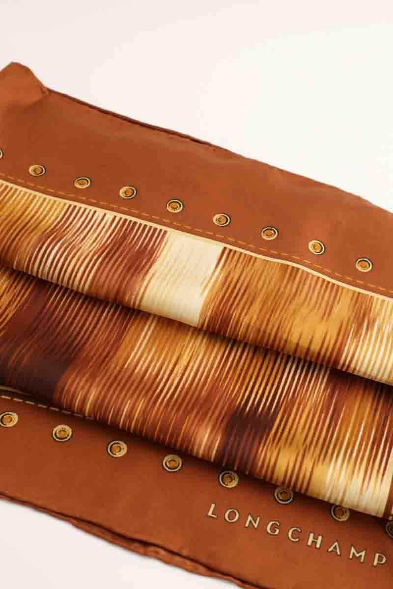 Carré Longchamp Marron en Soie
