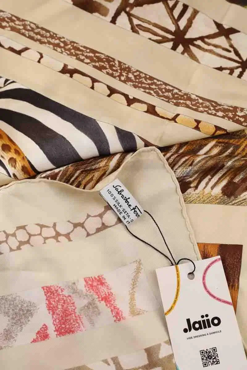 Carré Salvatore Ferragamo Beige en Soie